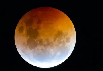 Você viu? Sol, Terra e Lua ficaram alinhados! Eclipse Lunar a tal "Lua de Sangue"