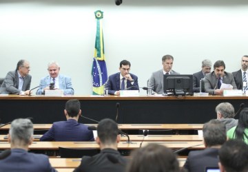 Comissão aprova texto-base do Orçamento de 2025