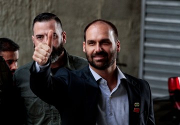 Eduardo Bolsonaro formaliza pedido de afastamento da Câmara