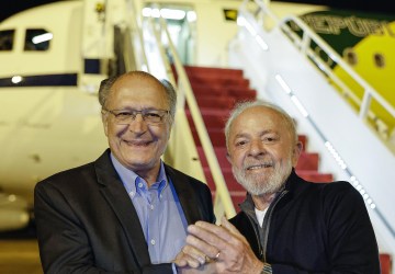 Lula fez troca programada de aeronave em viagem ao Japão; entenda