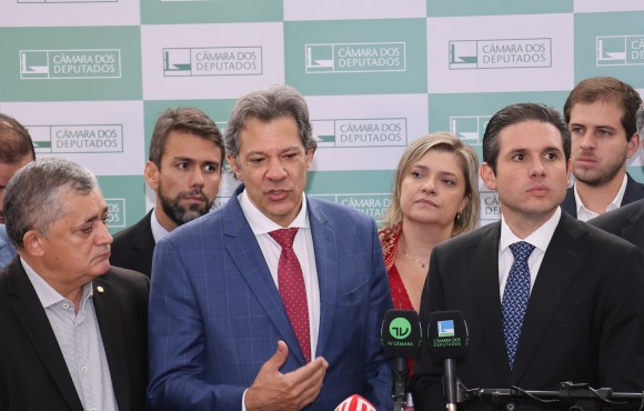 Hugo Motta diz que Haddad precisa de mais 'apoio interno do governo' e cobra responsabilidade fiscal