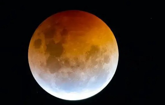 Você viu? Sol, Terra e Lua ficaram alinhados! Eclipse Lunar a tal "Lua de Sangue"