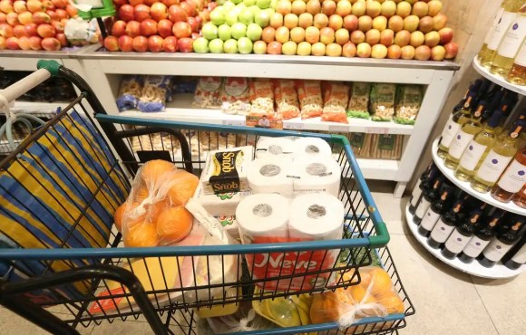 Governo consulta governadores sobre redução de imposto de alimentos