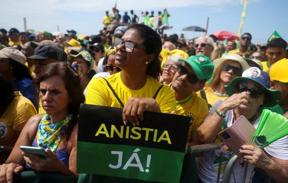 Com 18 mil pessoas no ápice, ato de Bolsonaro em Copacabana mostra que anistia não é pauta das ruas